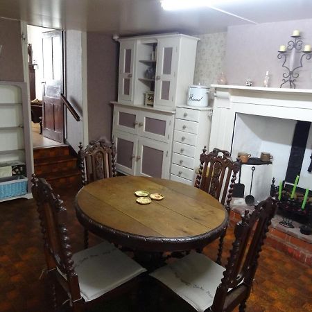 Charming French Cottage-Gite In The Heart Of Quiet Gorron Екстериор снимка