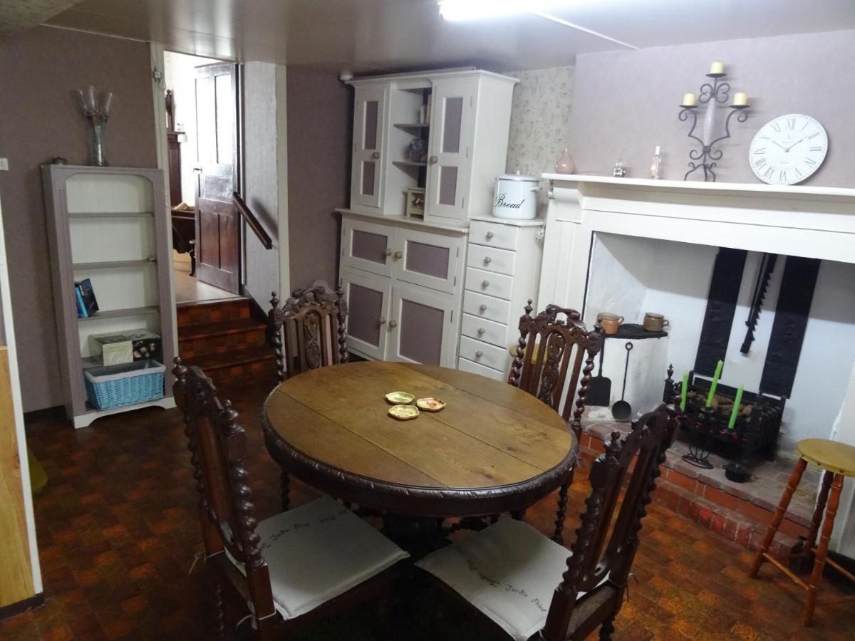 Charming French Cottage-Gite In The Heart Of Quiet Gorron Екстериор снимка
