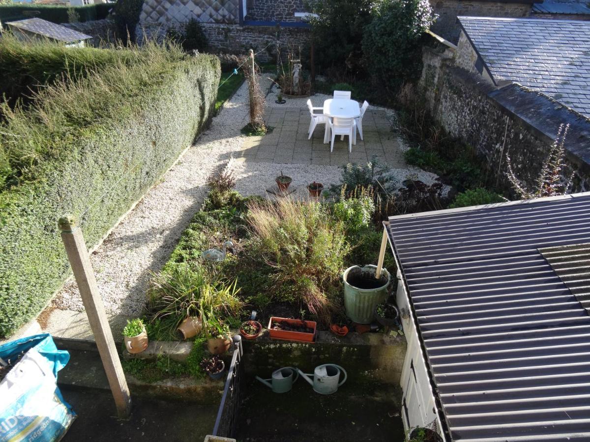 Charming French Cottage-Gite In The Heart Of Quiet Gorron Екстериор снимка