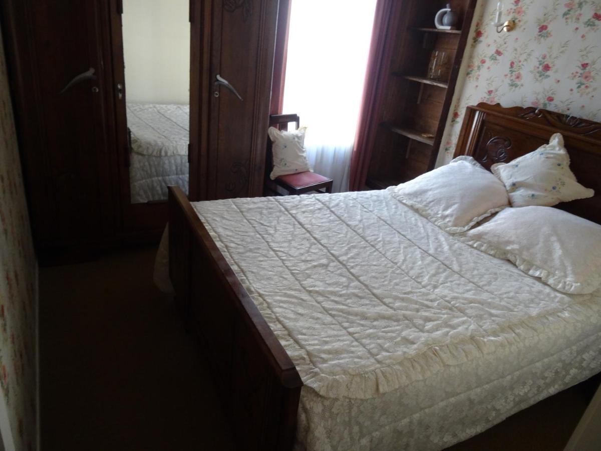 Charming French Cottage-Gite In The Heart Of Quiet Gorron Екстериор снимка