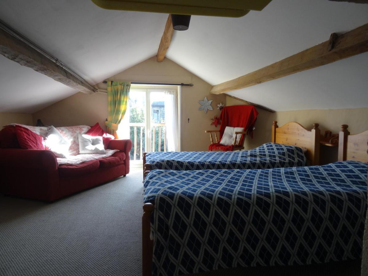 Charming French Cottage-Gite In The Heart Of Quiet Gorron Екстериор снимка
