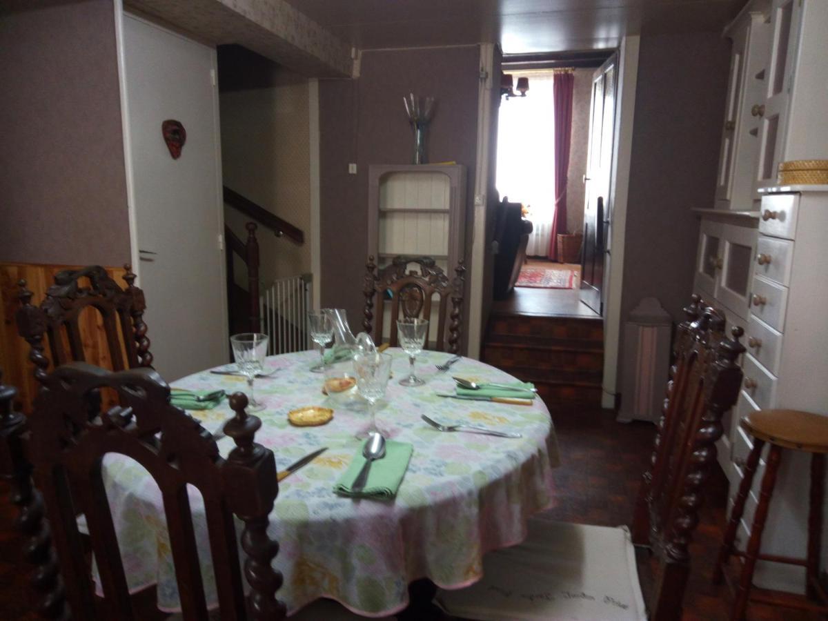 Charming French Cottage-Gite In The Heart Of Quiet Gorron Екстериор снимка